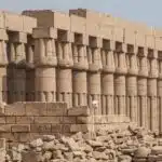 اعمده معبد الاقصر من خارج المعبد